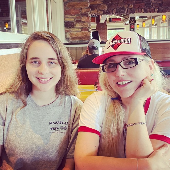 Meet your Posher, Tonya - Picture 3 of 4